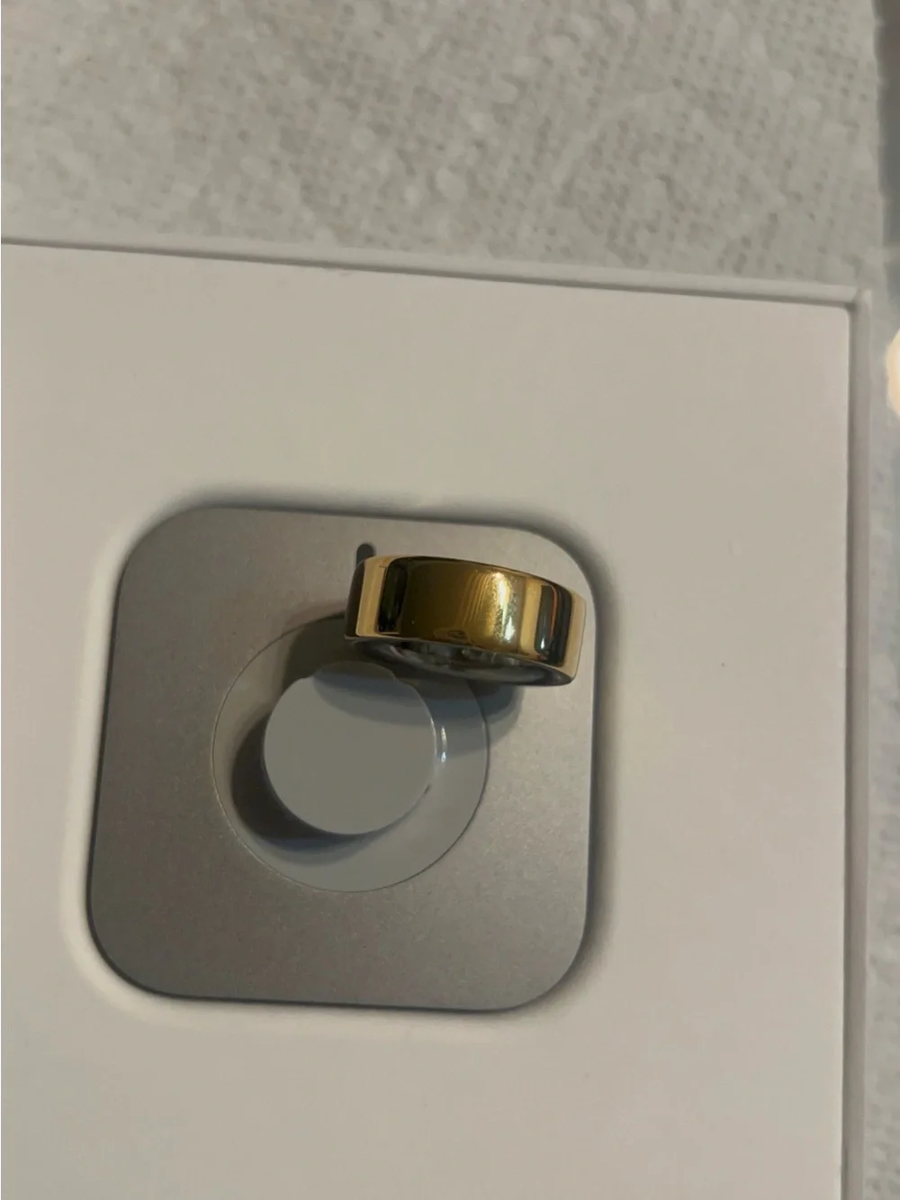 Gold Oura Ring Gen 4 – Size 7 – Like New – $250 ✨